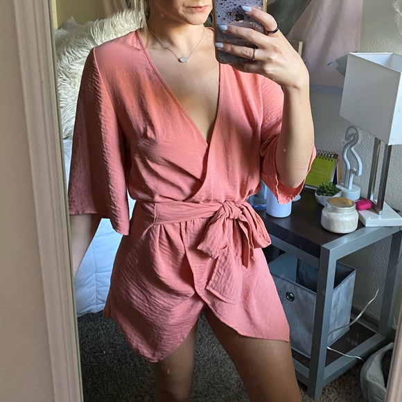 divaz grand central boutique Dresses & Skirts - 🤍SKYLAR MADISON Peach Tie Romper with Sleeves - S